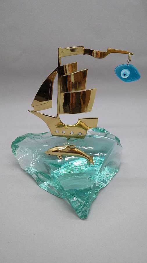 Καράβι με 1 δελφίνια