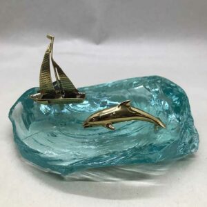 Ιστιοπλοϊκό με 1 δελφίνι