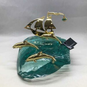 Καράβι με 3 δελφίνια