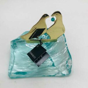 Ζευγάρι περιστεριών σε γυαλί